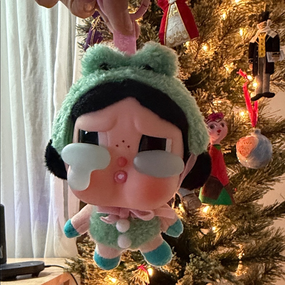 Cry baby, crying again Frog-Themed Plush Doll - Picture 6 of 7